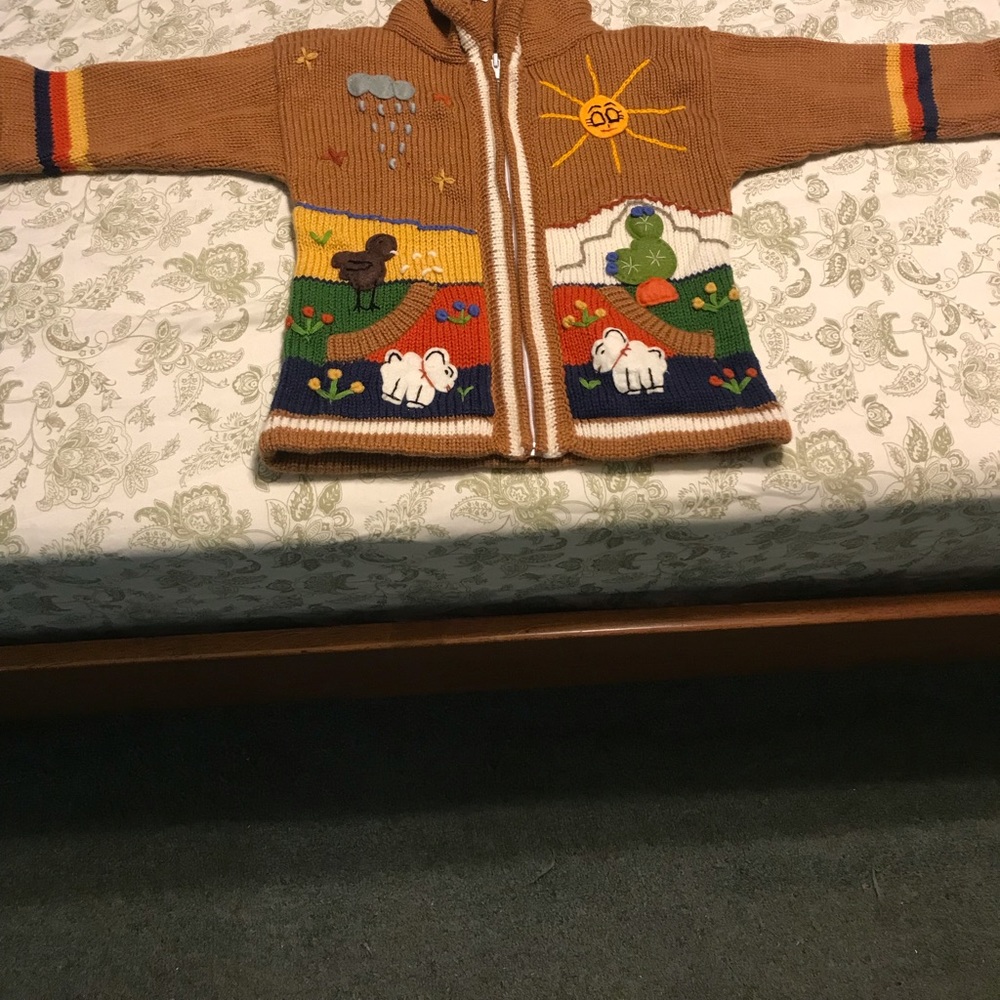 Children hoody autumn color for girl or boy. Made in Peru thick material.